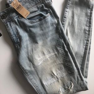 🆕 American Eagle Distressed Woman’s Jeans size 12